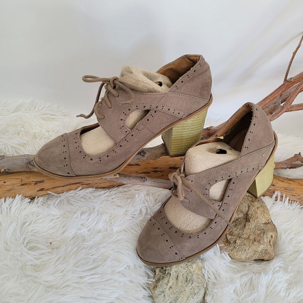Qupid man-made leather lace up maryjane heeled shoes. (K)